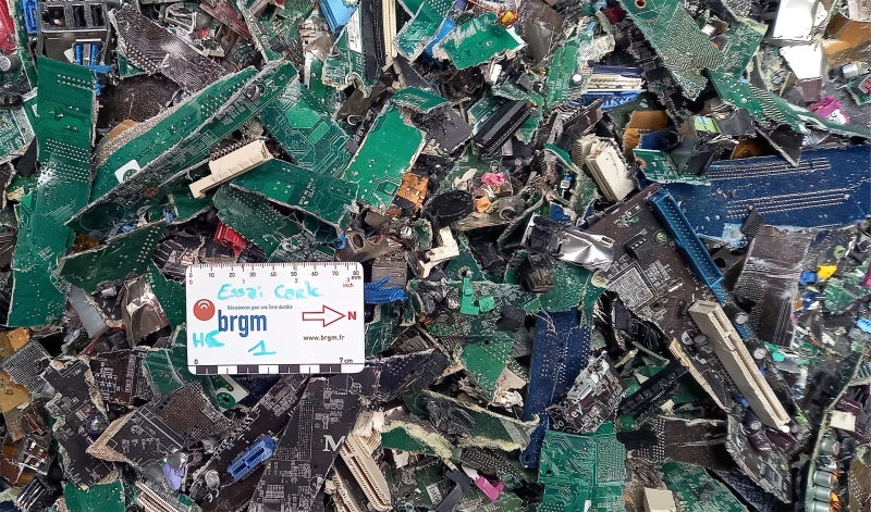Waste electronic boards and motherboards. © BRGM