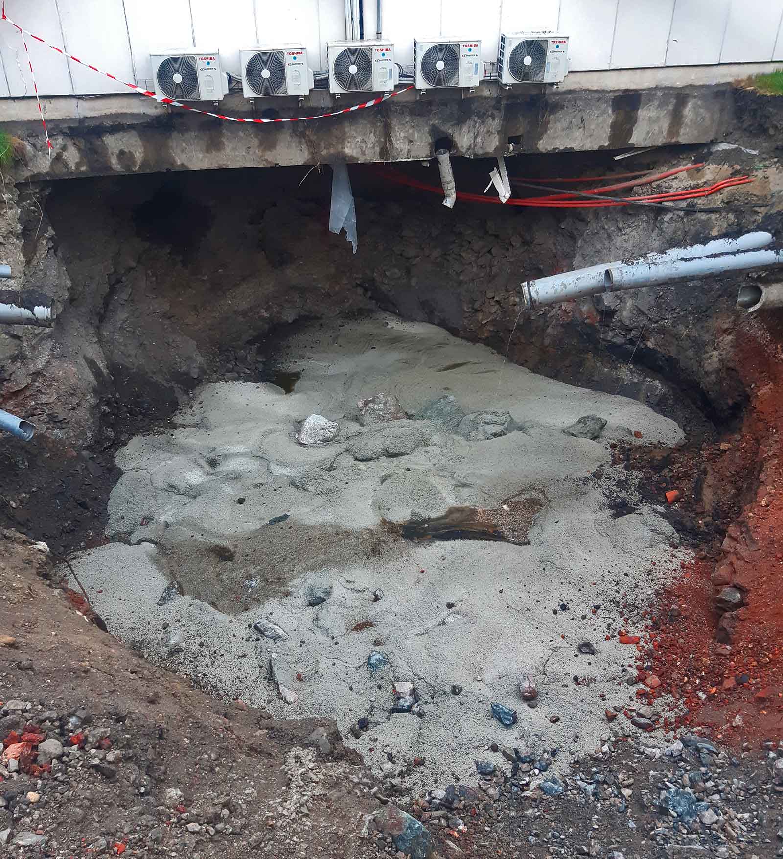 Le fontis de 10 m de large et profond de 15 m a pu être mis en sécurité en moins de deux mois. © BRGM – J.-L. Nédellec
