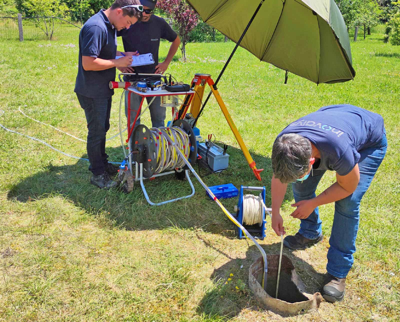 Sampling from a reconnaissance borehole (Gaye site). AQUAREF intercomparison test. © BRGM - J.-Ph. Ghestem Sampling from a reconnaissance borehole (Gaye site). AQUAREF intercomparison test. © BRGM - J.-Ph. Ghestem