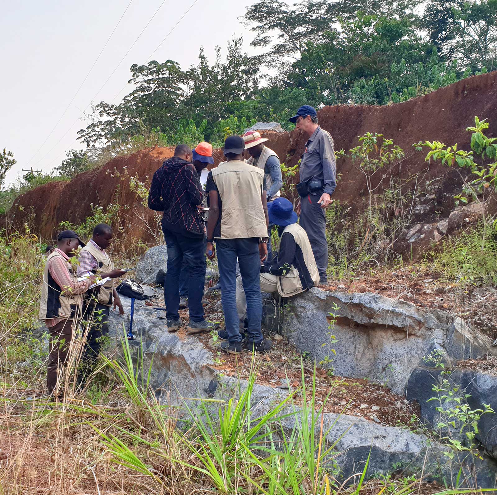  Field survey on a granite inselberg in the Djoum sector in the extreme south of Cameroon. © BRGM - C. Delor