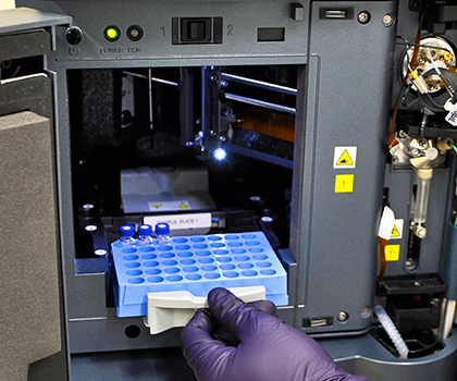  The mass spectrometer is used to analyse samples for metabolites of plant protection substances. © BRGM - C. Boucley