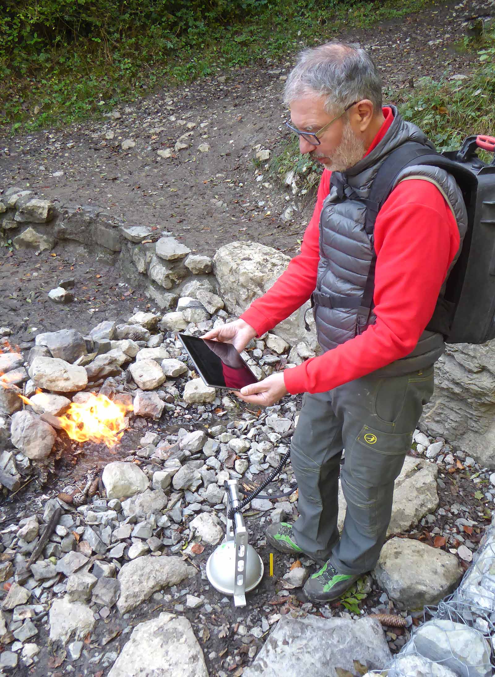 Measuring gas flux in the ground in the vicinity of the Burning Fountain of Gua (south-eastern France), a natural source of methane and CO2 known since ancient times and used in the SECURe project as a natural analogue to develop monitoring measurements. © BRGM - W. Kloppmann Measuring gas flux in the ground in the vicinity of the Burning Fountain of Gua (south-eastern France), a natural source of methane and CO2 known since ancient times and used in the SECURe project as a natural analogue to develop monitoring measurements. © BRGM - W. Kloppmann