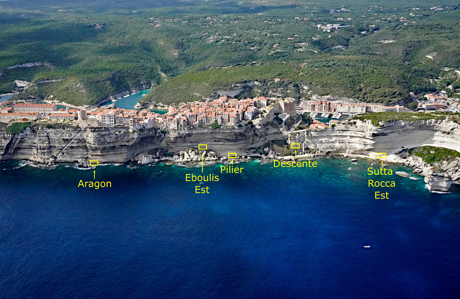 Sites d'implantation de suivi de l'érosion au pied des falaises de Bonifacio (Corse). © BRGM - T. Dewez