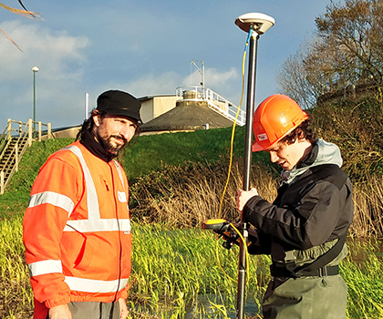 GPS referencing of a piezometer (instrumentation for monitoring and analysing water quality) located in the infiltration basin of the controlled aquifer-recharge system. © BRGM - G. Picot