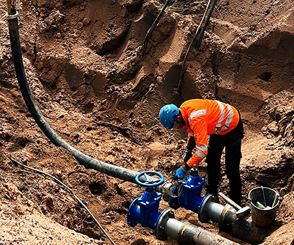 Mise en sécurité de conduites enterrées par injection de béton. © BRGM - DPSM