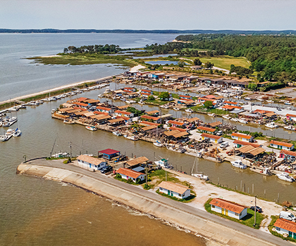 L’étude de la subsidence portait sur 41 000 plaines côtières inondables en Europe, notamment celles qui accueillent des infrastructures et des activités critiques, comme ici le port d’Arès sur le bassin d’Arcachon, en Gironde. © Observatoire de la côte de Nouvelle-Aquitaine, Agence Odds