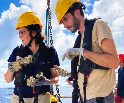 Menée du 23 décembre 2020 au 11 février 2021, la campagne océanographique SISMAORE a permis l’acquisition de données géophysiques et géologiques autour de Mayotte et des autres îles de l’archipel des Comores. © brgm