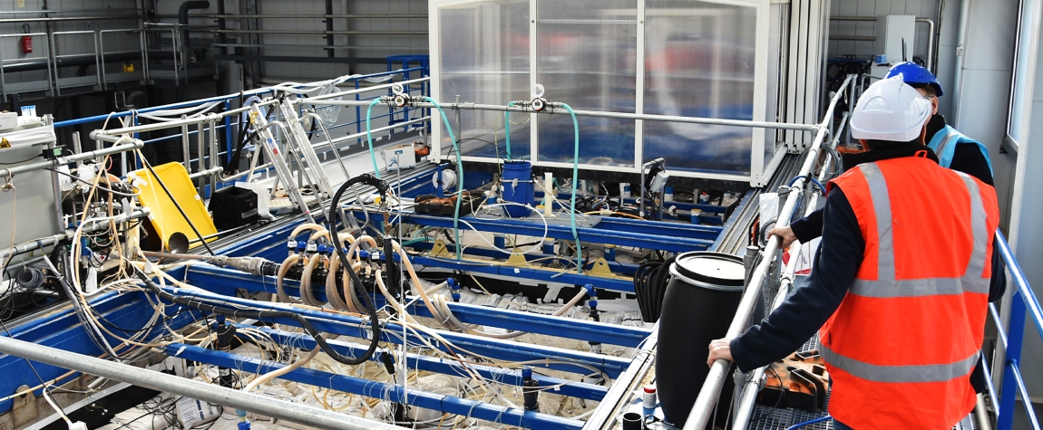  L’installation d’un pilote de 80 m3 sur la plateforme PRIME a permis de décrire l’infiltration dans le sous-sol des PFAS contenus dans des mousses anti-incendie. © BRGM