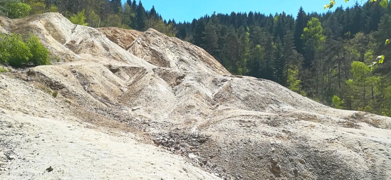 ​ The Auzelles colliery waste tip. © BRGM - L. De Lary De Latour
