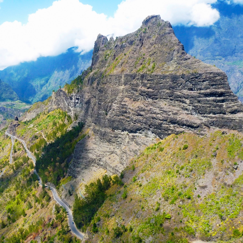 The mountain of Gros Morne de Gueule Rouge towering over the road to Cilaos (Reunion Island, 2012). © BRGM - S. Bès de Berc