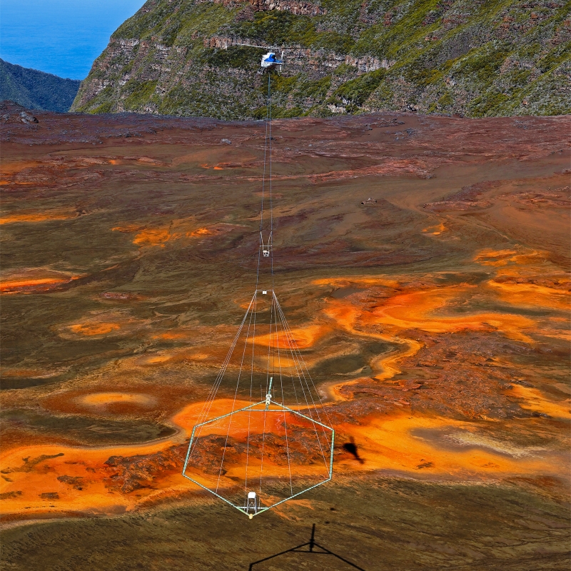 Heliborne geophysical survey of Reunion Island. The campaign and the data obtained provide images of the first 200 metres of the subsurface. © BRGM - René Carayol