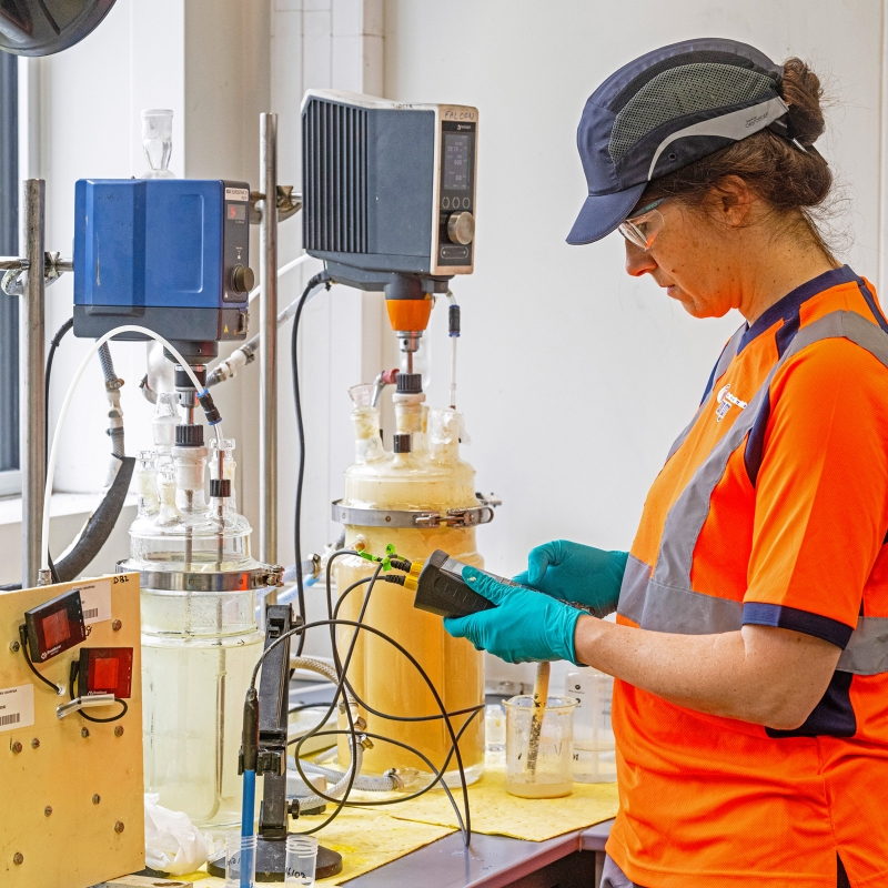 ​ Measuring physico-chemical parameters in bioreactors for the oxidation of sulphur, one of the most abundant elements in metal ores. © BRGM - D. Depoorter 