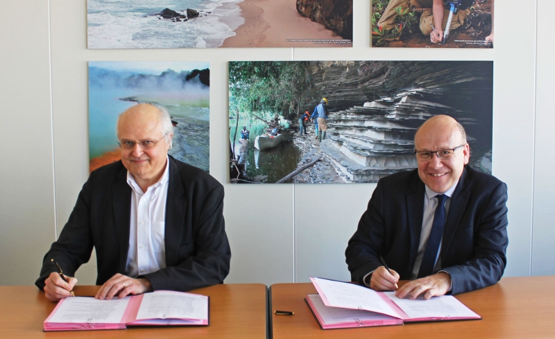 Jean-Francois Claver, Industrial Officer of the Imerys Group, world leader in mineral-based specialities for industry, and Christophe Poinssot, Deputy Managing Director and Scientific Director of BRGM