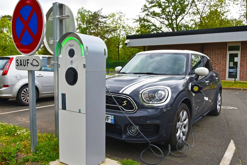 Electric vehicle charging point. 19 charging points were installed at the Orléans science centre in 2023. © BRGM - A. Legendre