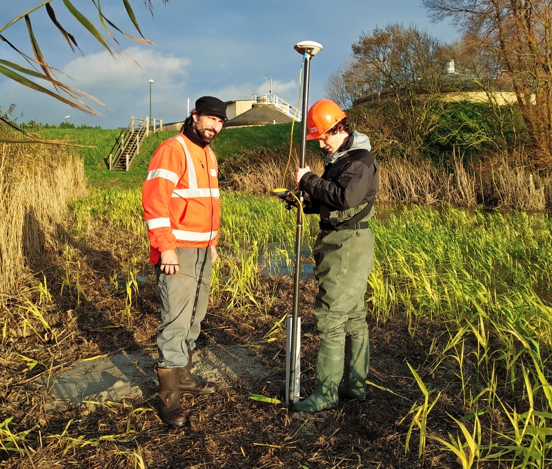 GPS referencing of a piezometer (instrumentation for monitoring and analysing water quality) located in the infiltration basin of the controlled aquifer-recharge system. © BRGM - G. Picot