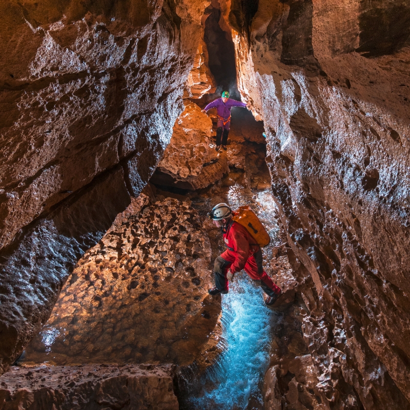Exploration  de la rivière souterraine de la Combe aux prêtres, en Côte-d’Or. © BRGM - S. Yart