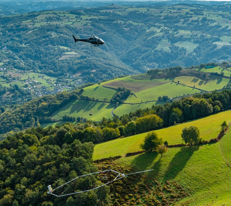 Plus de 90 000 kilomètres ont été parcourus en 2024 dans le cadre des levés de géophysique aéroportés en France métropolitaine, comme ici dans le Massif central. © Alexandre Magnan