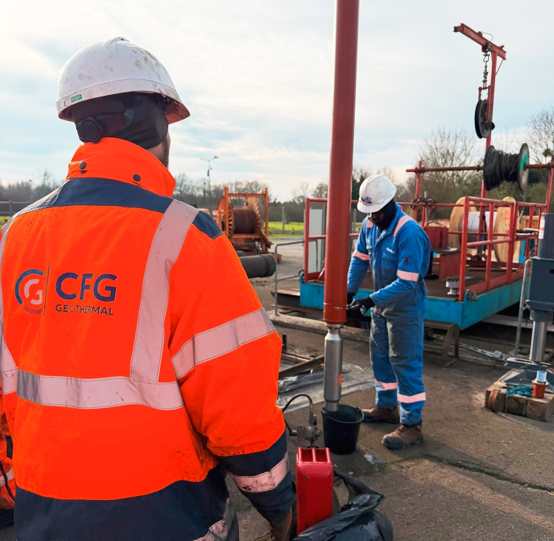 Equipment being lowered on a site in&nbsp;the Île-de-France region. ©&nbsp;CFG