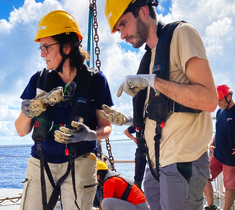 Geophysical and geological data around Mayotte and the other islands of the&nbsp;Comoros archipelago were collected in the course of the SISMAORE oceanographic survey from 23 December 2020 to&nbsp;11&nbsp;February 2021. ©&nbsp;brgm