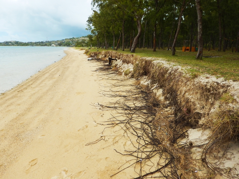 The effects of coastal erosion at Mourouk bay in the south of&nbsp;Rodrigues Island. © brgm