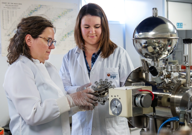 The development of Lyncée Traçabilité’s services is underpinned by BRGM’s analytical capabilities, and ability to identify mineral traces and assess their purity. ©&nbsp;brgm
