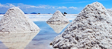 Salar d'Uyuni (Bolivie), désert de sel et plus grand gisement mondial de lithium. © Fotolia - V. Melnik