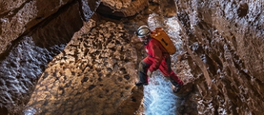Exploration  de la rivière souterraine de la Combe aux prêtres, en Côte-d’Or. © BRGM - S. Yart