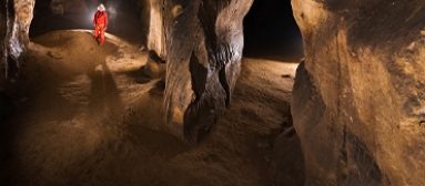 Investigating an underground karst cave, the Grotte des Cavottes, located in Montrond-le-Château (Doubs). © BRGM - Silvain Yart 